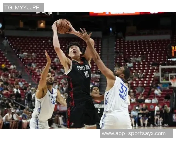 比卢普斯称赞杨瀚森篮板表现强调球队需加强篮下防守力度